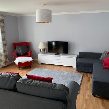 Flat One, 212 Eaglesham Road, East Kilbride, グラスゴー エクステリア 写真
