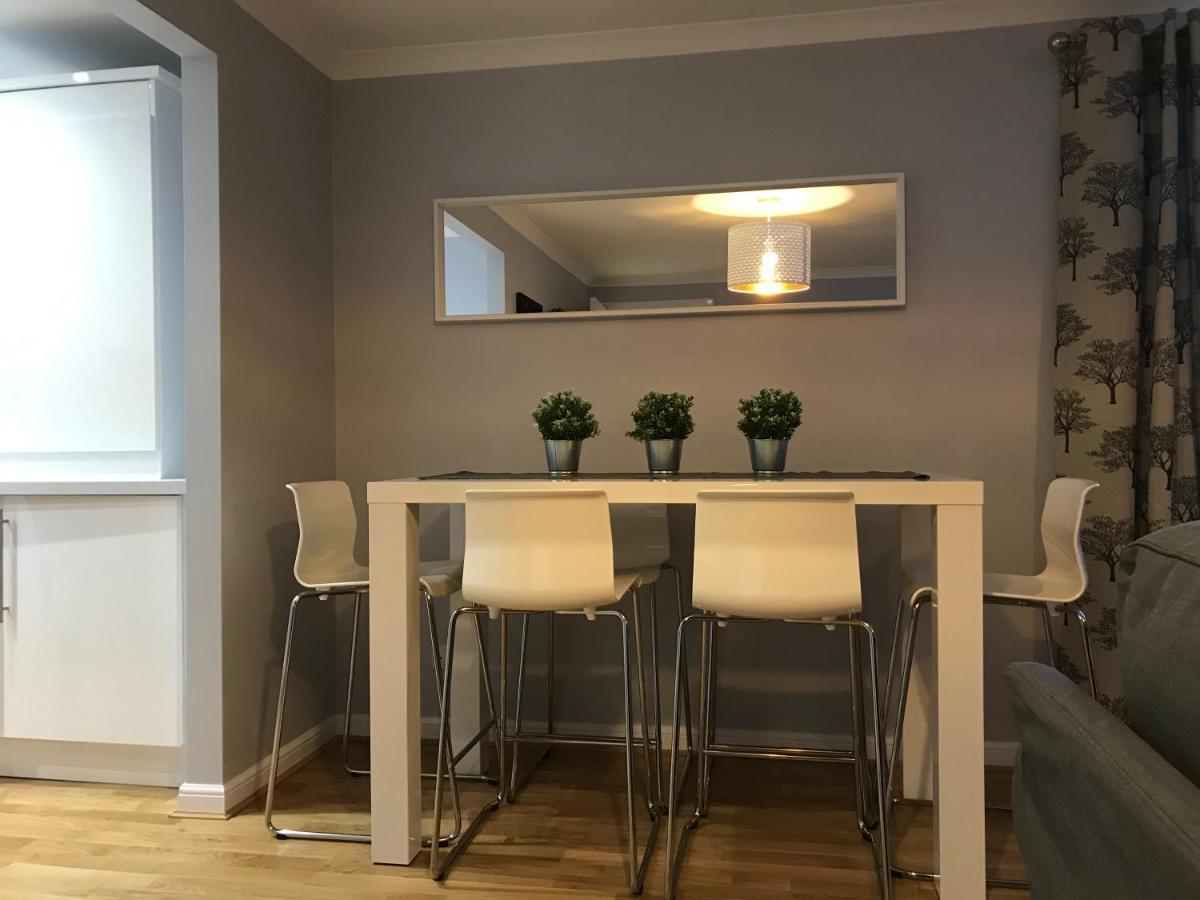 Flat One, 212 Eaglesham Road, East Kilbride, グラスゴー エクステリア 写真
