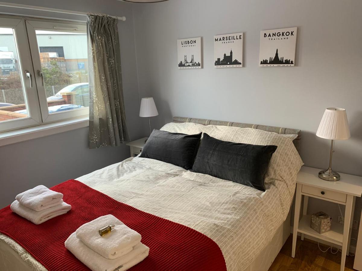 Flat One, 212 Eaglesham Road, East Kilbride, グラスゴー エクステリア 写真