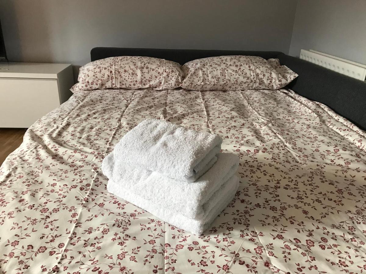 Flat One, 212 Eaglesham Road, East Kilbride, グラスゴー エクステリア 写真